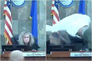 Un hombre atacó a una jueza de Nevada en plena audiencia después de negarle la libertad condicional (+Videos)