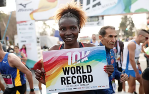 Una atleta keniana destroza el récord del mundo de 10K |