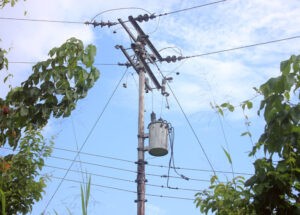 Vecinos en Guasdualito no tienen cómo reponer electrodomésticos dañados por cortes eléctricos