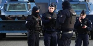 Vehículos militares y antidisturbios protegen de la «cólera campesina» el mercado de París que abastece a 18 millones de franceses