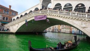 Venecia reduce los grupos de turistas a 25 personas en el centro histórico y prohíbe el uso de altavoces