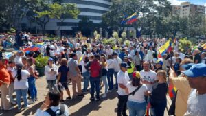 Venezolanos se concentran en la Plaza Altamira para brindar su apoyo a María Corina Machado este #23Ene (FOTOS)