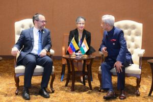 Venezuela refuerza cooperación energética con China e India