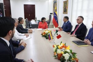 Vicepresidenta Rodríguez se reunió con directivos de Pemex