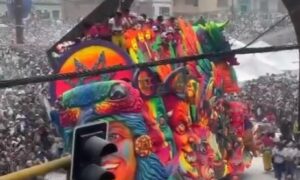 Video: carroza del Carnaval de Negros y Blancos por poco ocasiona tragedia - Otras Ciudades - Colombia