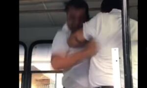 Video: conductores de buses se enfrentan a golpes en Barranquilla - Barranquilla - Colombia