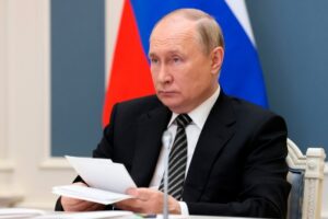 Vladimir Putin se registra oficialmente como candidato a la reelección presidencial en Rusia