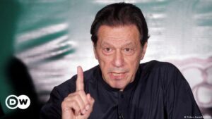 condenan a Imran Khan a 10 años de prisión – DW – 30/01/2024