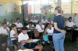 maestros venezolanos exigen mejoras en su día