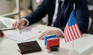 ¿Cuánto pagan por trabajar en un consulado de EEUU?, vacante revela el insólito monto