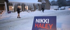 ¿Por qué sigue Nikki Haley retando a Trump cuando no tiene opciones en las primarias republicanas?