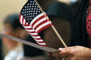 ¿Quiénes no necesitarán hacer el exámen de inglés y cívica para la ciudadanía estadounidense?