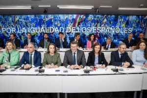Desconcierto en el PP tras poner 'Génova' el foco en el indulto a Puigdemont, que temen que afecte a la campaña gallega