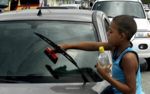 Denuncian aumento del trabajo infantil en las calles de San Cristóbal