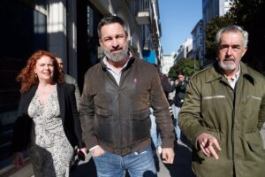 Abascal acusa a Sánchez de venir a Galicia a "amenazar de muerte" al sector primario al "imponer" la Agenda 2030