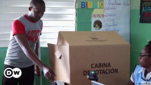 Abstención en comicios municipales dominicanos supera el 53% – DW – 20/02/2024