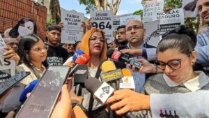 Activistas exigen defensa privada para Rocío San Miguel