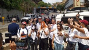 Activistas protestan para exigir la liberación de Rocío San Miguel