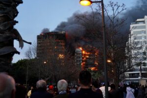 Al menos 10 muertos dejÃ³ incendio en dos edificios de viviendas en Valencia, EspaÃ±a