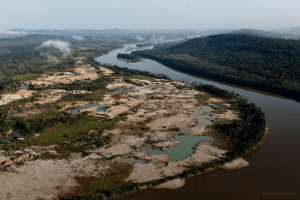 Al menos 30 de los principales ríos del sur de Venezuela están afectados por la minería