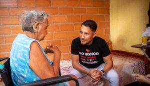 Alcalde de Guacara entregó ayudas sociales
