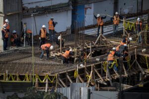 Alertan que sector de la construcción en Venezuela sigue "paralizado" por políticas económicas