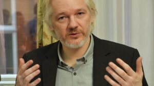 Amnistía pide la liberación de Assange ante su juicio de extradición a EEUU