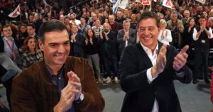 Besteiro pide apoyo para "liderar el cambio histórico" y avisa a PP: "El voto de los gallegos no está en venta"