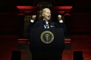 Biden estalló cuando lo cuestionaron por su memoria y habilidades para buscar la reelección en EEUU (+Video)