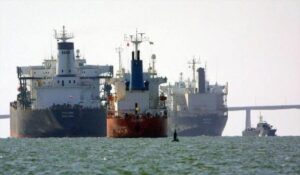 Cantidad de petroleros en espera crece mientras Pdvsa lucha por entregar crudo