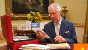 Carlos III agradece los miles de cartas y mensajes que ha recibido tras difundir su cÃ¡ncer