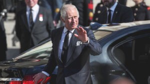 Carlos III prevé continuar labores de Estado, aunque cancelará agenda pública