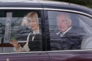 Carlos III reaparece tras el diagnóstico de cáncer y se traslada a su residencia en Norfolk