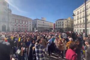 Cientos de venezolanos en Madrid protestan para exigir que María Corina Machado participe en las elecciones presidenciales (+Videos)