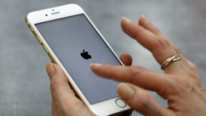 Condenan a dos chinos en EE.UU. por tratar de defraudar a Apple con 5.000 iPhones falsos - AlbertoNews