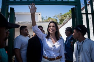 Congreso de Perú rechazó que el "autoritario régimen venezolano" inhabilite a María Corina Machado