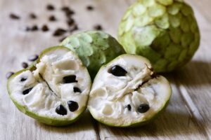 Conoce la chirimoya, una fruta de invierno con la misma fibra que el kiwi