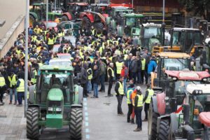 Continúan las protestas de los agricultores y ganaderos en el cuarto día de movilizaciones