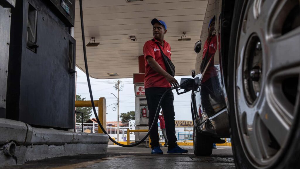 Contrabando de gasolina en Venezuela persiste