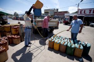 Contrabando de gasolina en el país persiste pese al aumento de su precio, según expertos