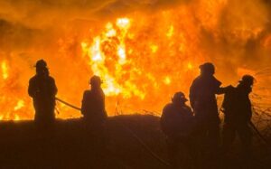 Controlado un incendio en una empresa de tratamiento de desechos petroleros en Zulia