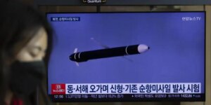 Corea del Norte mantiene la tensión con otro lanzamiento de un nuevo ejambre de misiles de crucero sobre el mar de Japón