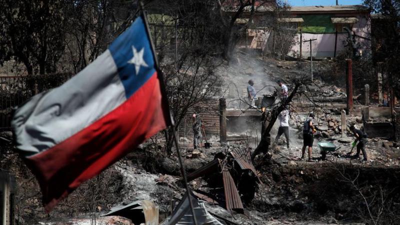 "De mi casa sólo pude sacar a los perros. No rescatamos nada más": la pesadilla de una de las víctimas de los incendios en Chile