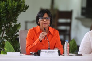 Delcy Rodríguez afirma que responderán a las "groseras violaciones" de Guyana - AlbertoNews