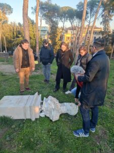 Denuncian profanación de estatua de Bolívar en Roma