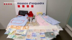 Detenidas 2 personas por hurto en pisos de mayores de Barcelona por valor de 300.000 euros