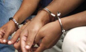 Detenidos dos jóvenes por agredir a una septuagenaria