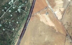Egipto levanta un recinto amurallado en la frontera con Gaza ante el avance militar israelí