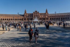 El Ayuntamiento de Sevilla plantea al Gobierno central cerrar la Plaza de España y cobrar una entrada a los turistas