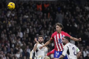El Madrid de los 'bajitos' pierde la victoria tras el último vuelo rojiblanco: "Si son más altos es más sencillo ganarnos un duelo aéreo" | LaLiga EA Sports 2023